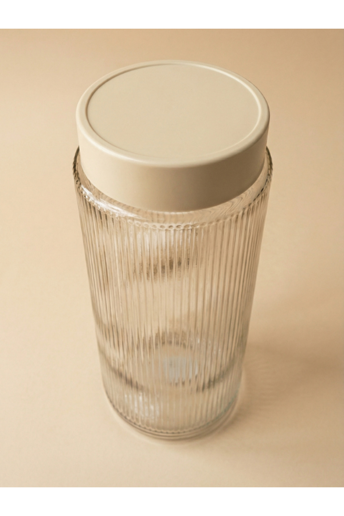 plastik-kapakli-cam-saklama-kabi-1350--4d7-4f.jpg