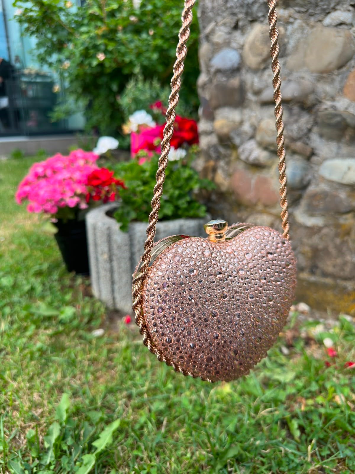 Kalpli Bronz Taşlı Çanta
