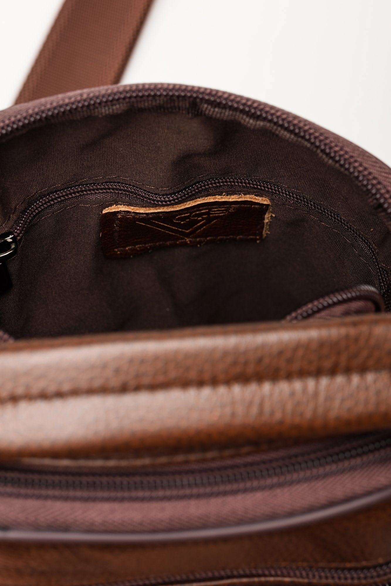ÇÇS 31621 Hakiki Deri Askılı Çanta
