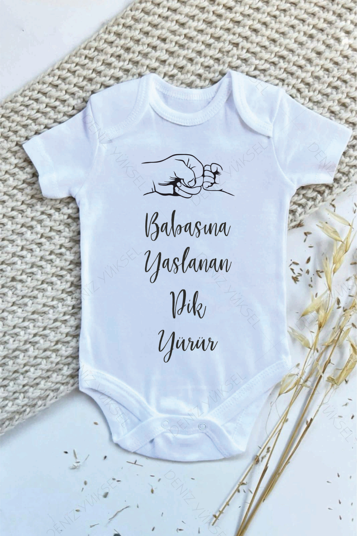 Babasına Yaslanan Dik Yürür Body