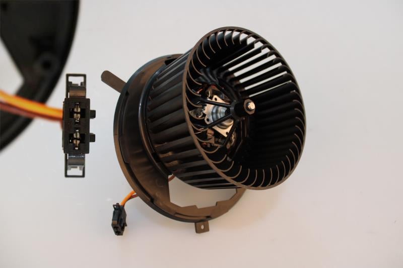 KALORİFER MOTORU 12V GOLF V 03>08 JETTA III 05>10 TOURAN 03>10 A3-LEON TOLEDOALTEA OTOM.-KLİM. (KABLOLU-BOBİNSİZ)