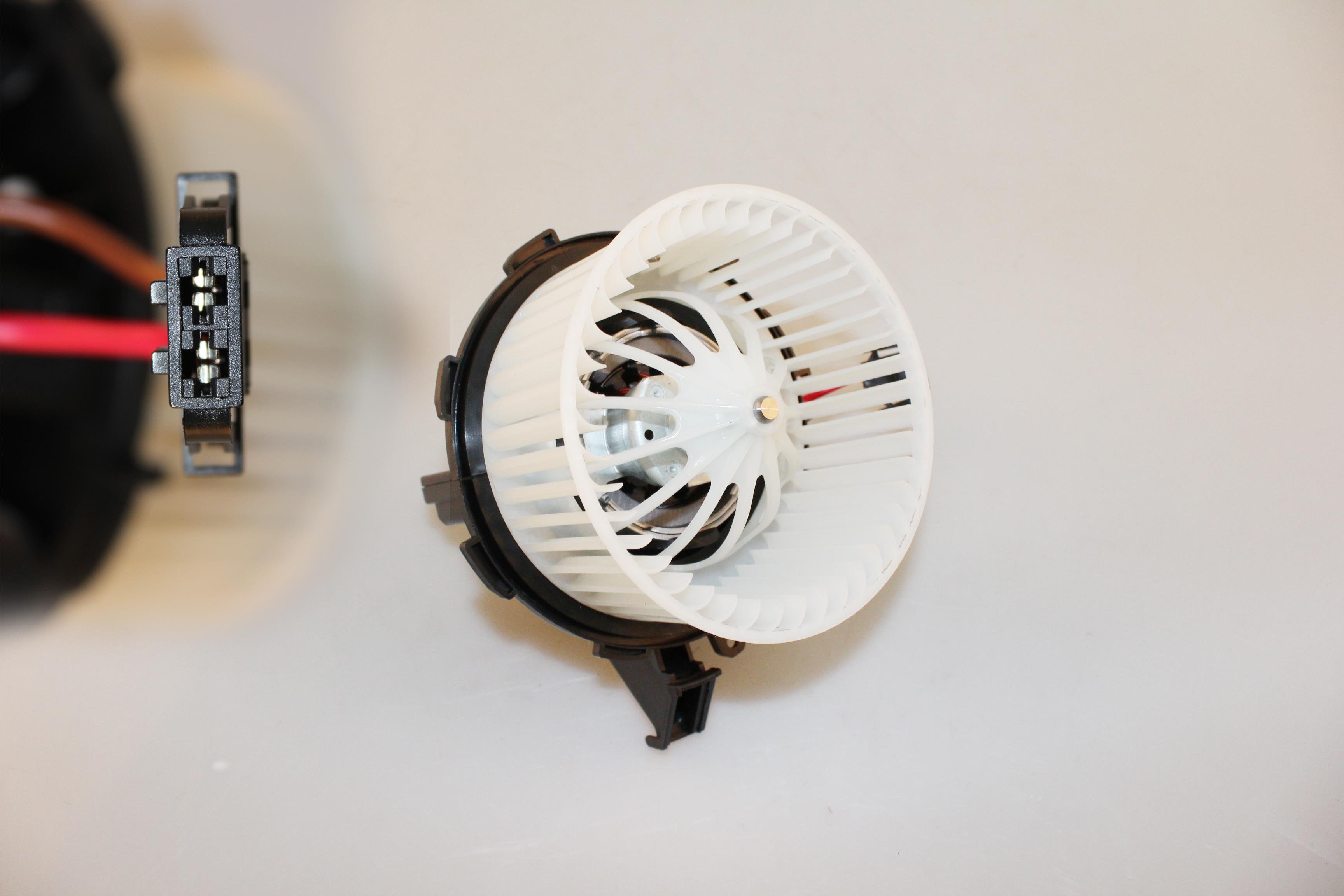 KALORİFER MOTORU A4 A5 Q5 BM 133x63MM (KABLOLU)