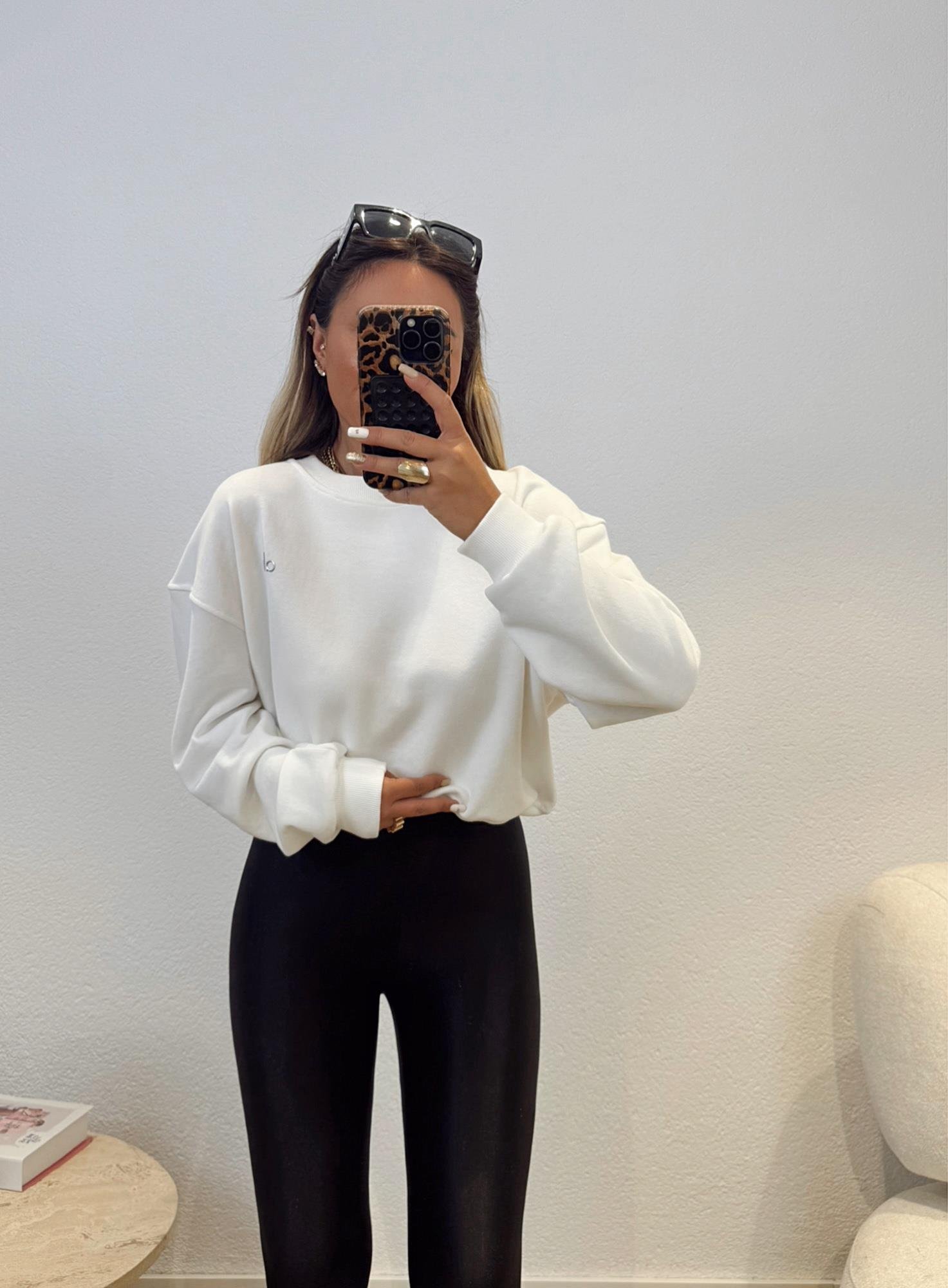 A Beyaz Sweatshirt