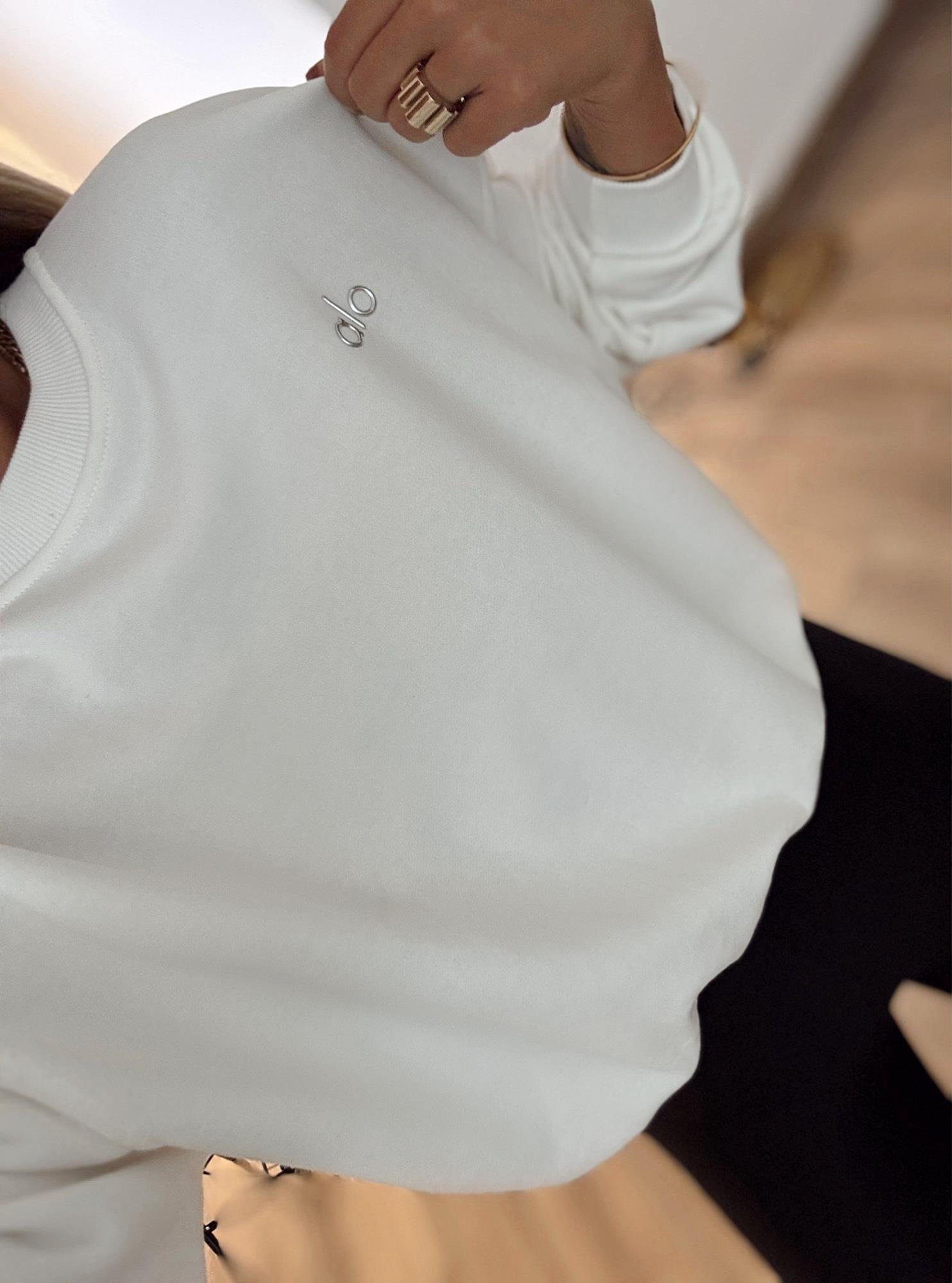 A Beyaz Sweatshirt