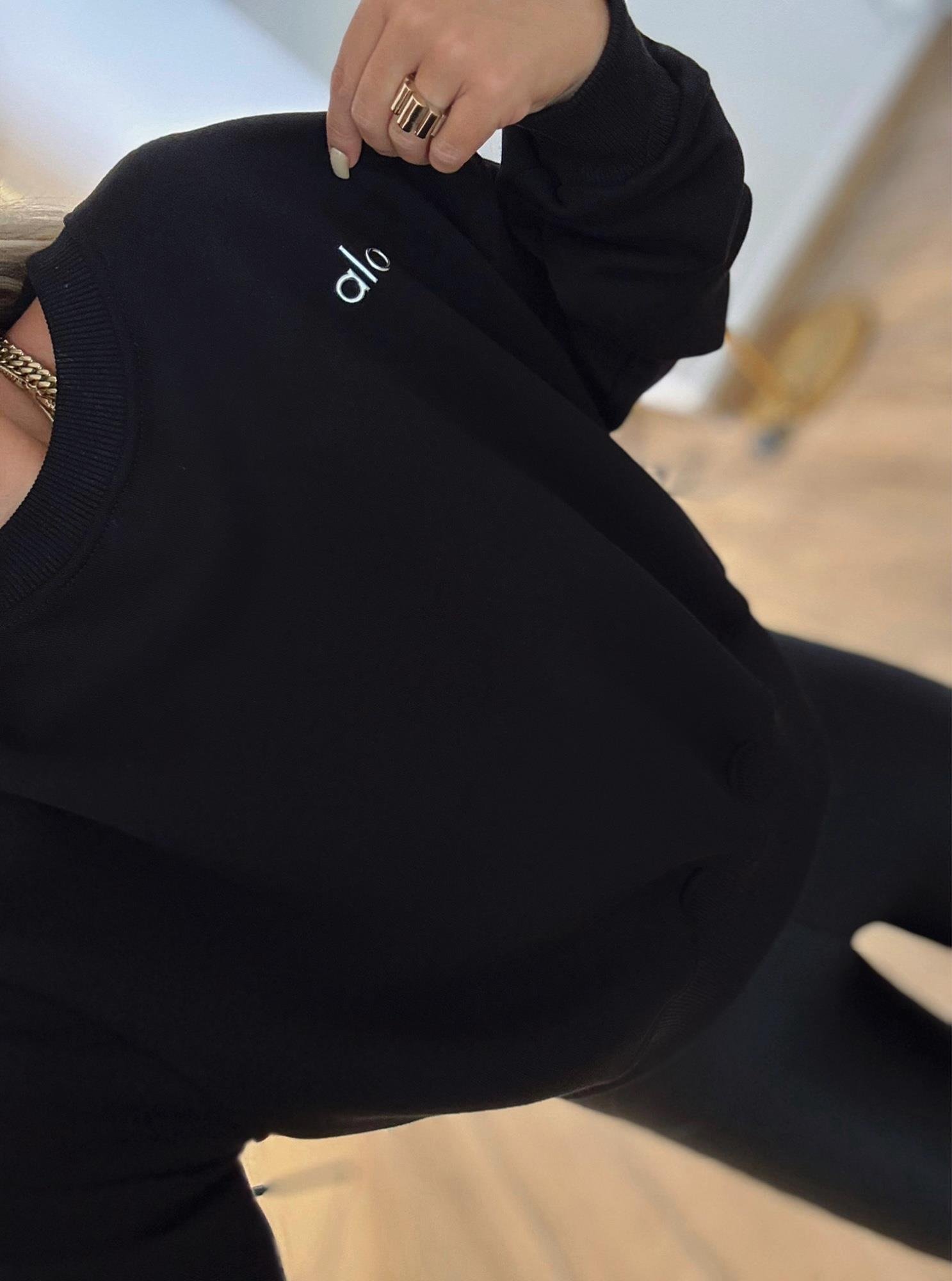 A Siyah Sweatshirt
