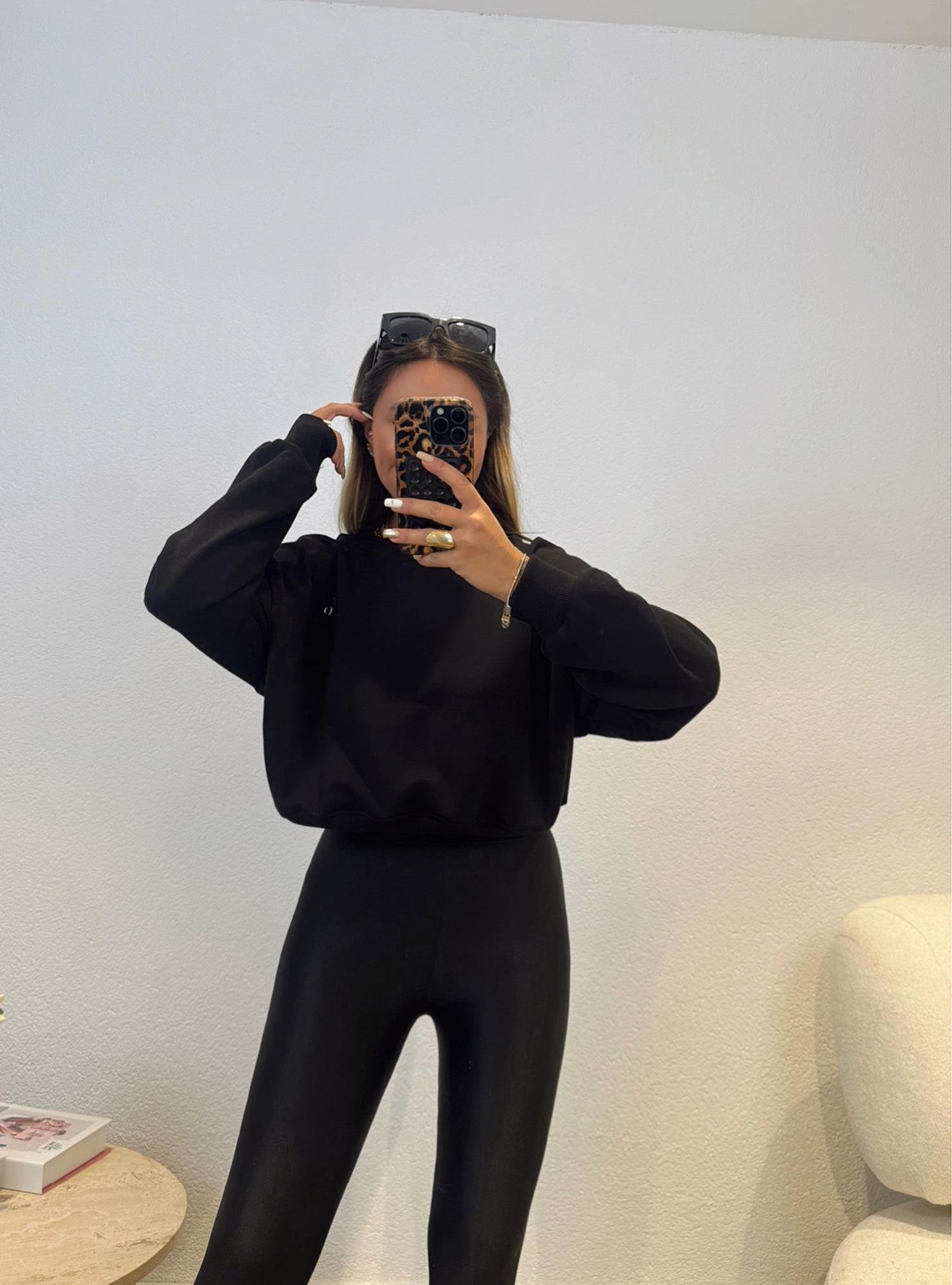 A Siyah Sweatshirt