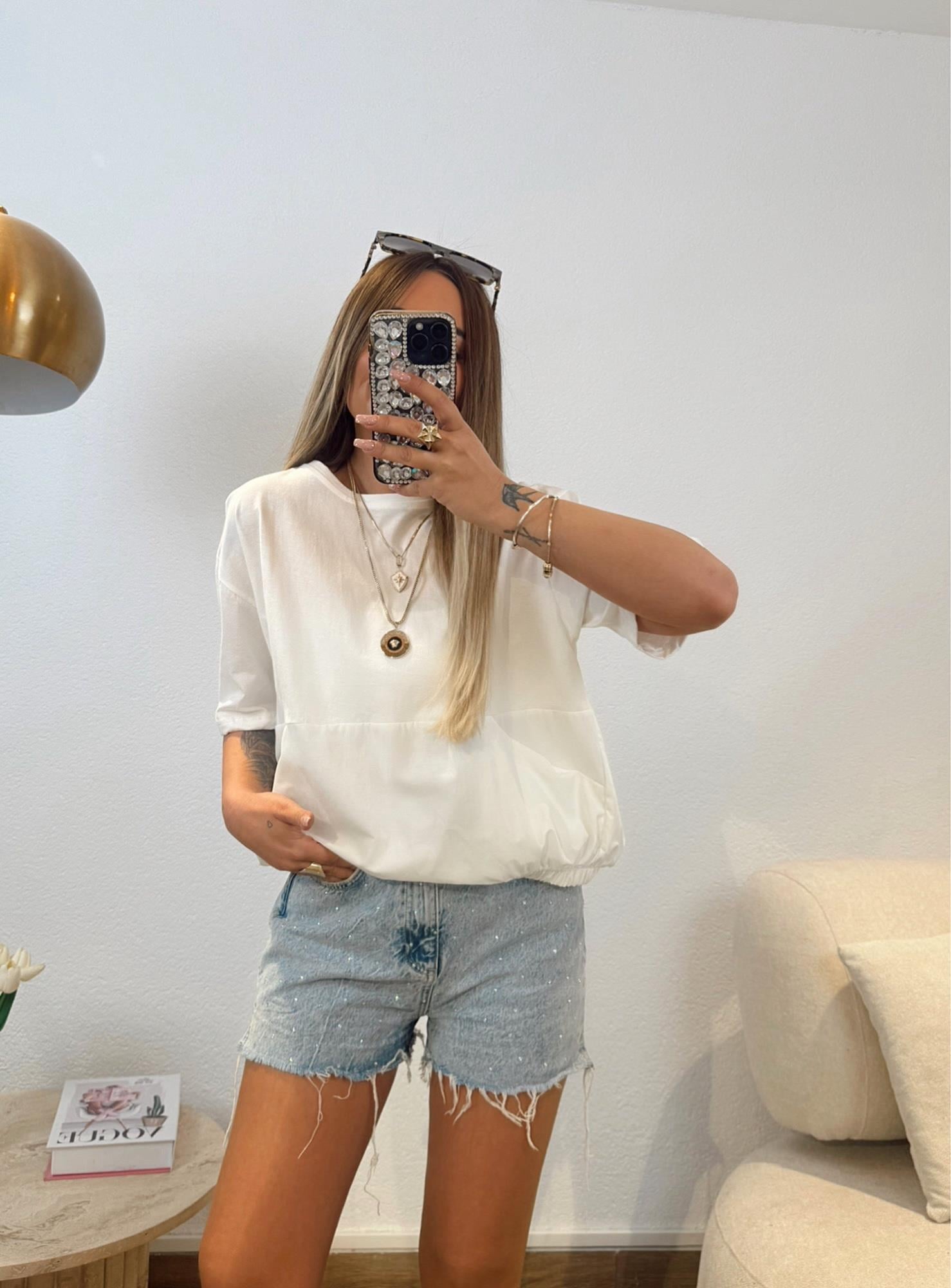 Arkası Düğmeli Kanguru Cep Beyaz Poplin Tshirt