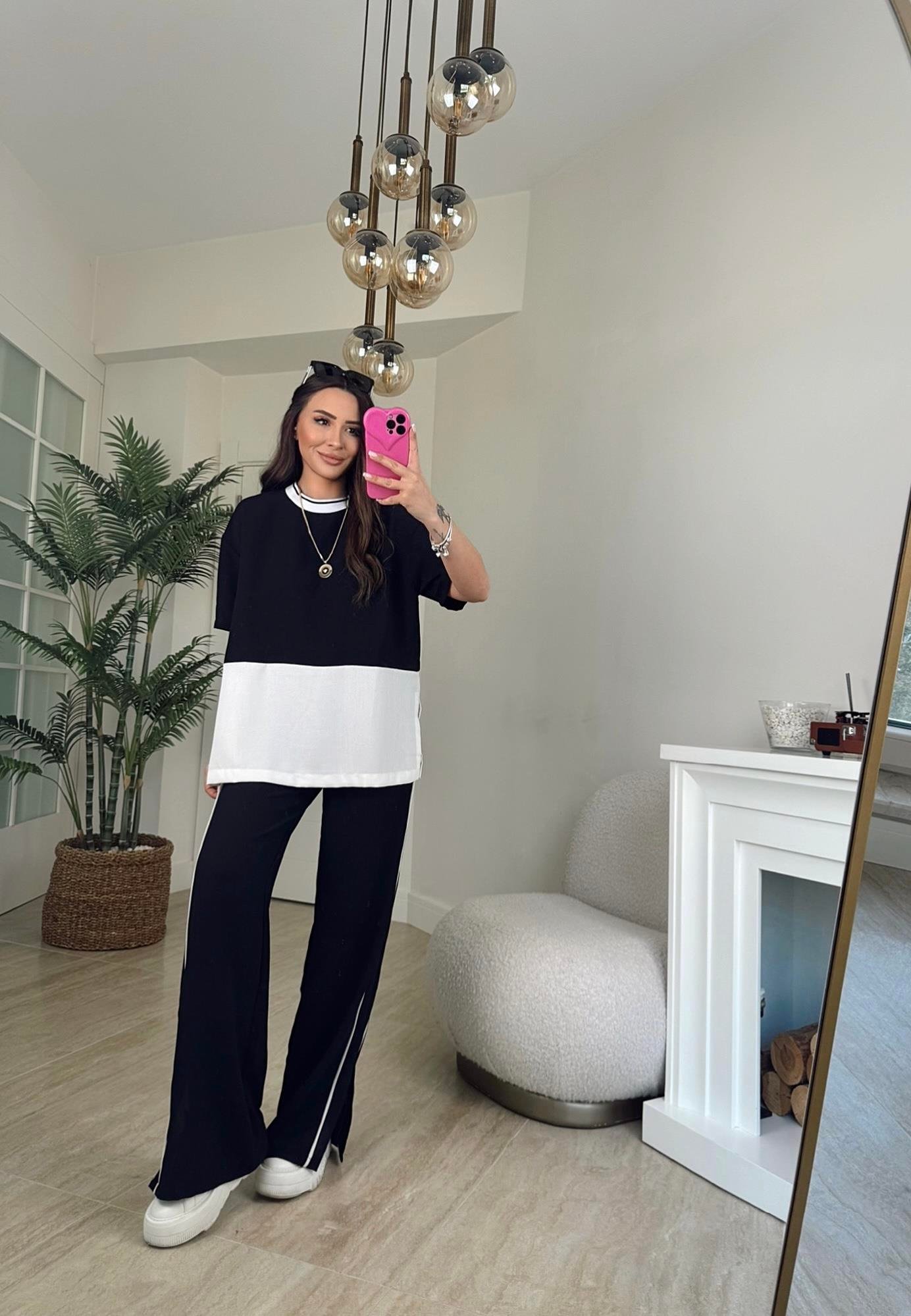 Ayrobin Kumaş Siyah-Beyaz Paça Yırtmaçlı Takım