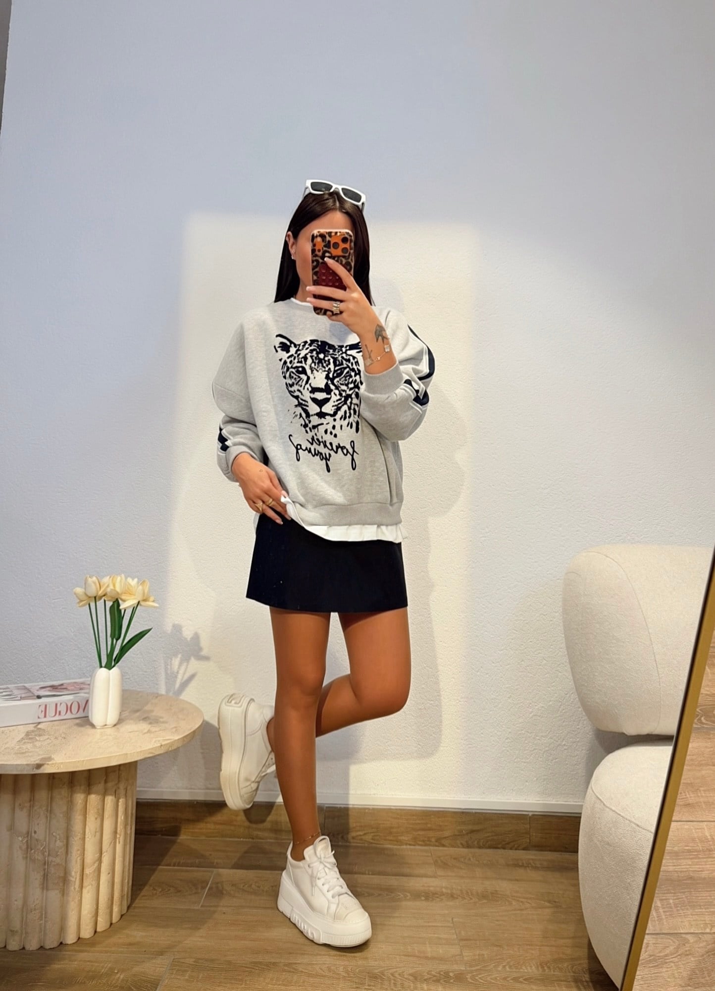 Basic Detay Laci-Beyaz Şeritli Gri Sweatshirt
