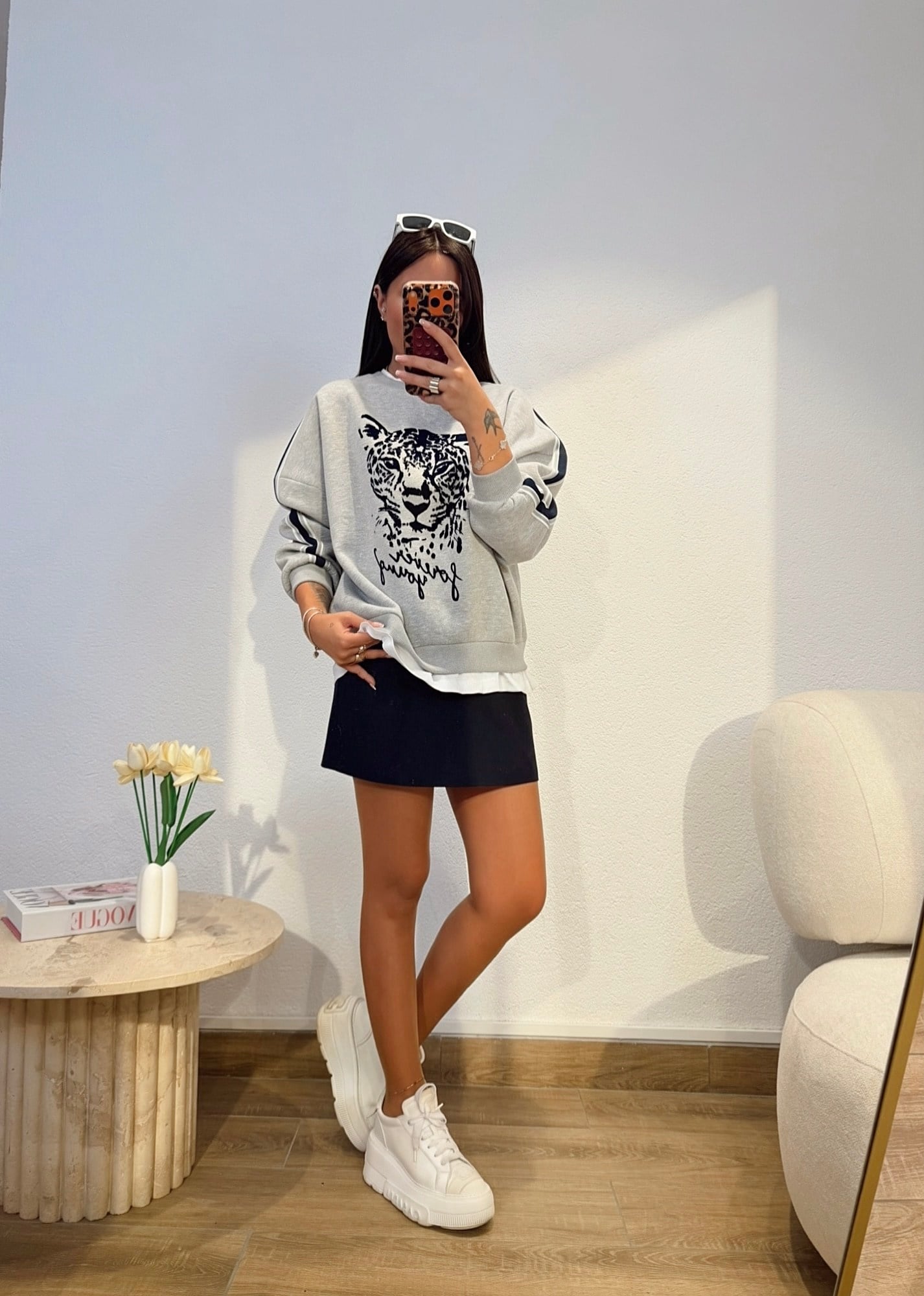 Basic Detay Laci-Beyaz Şeritli Gri Sweatshirt