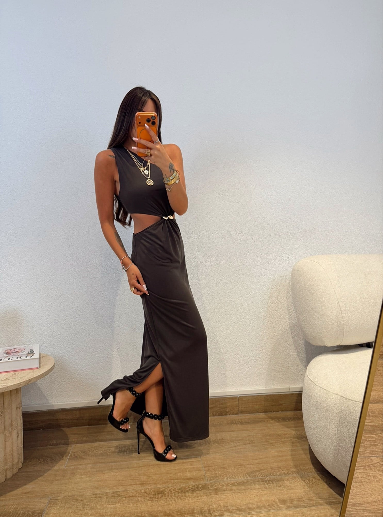Bel Aksesuar Detay Modal Yırtmaçlı Kahve Elbise