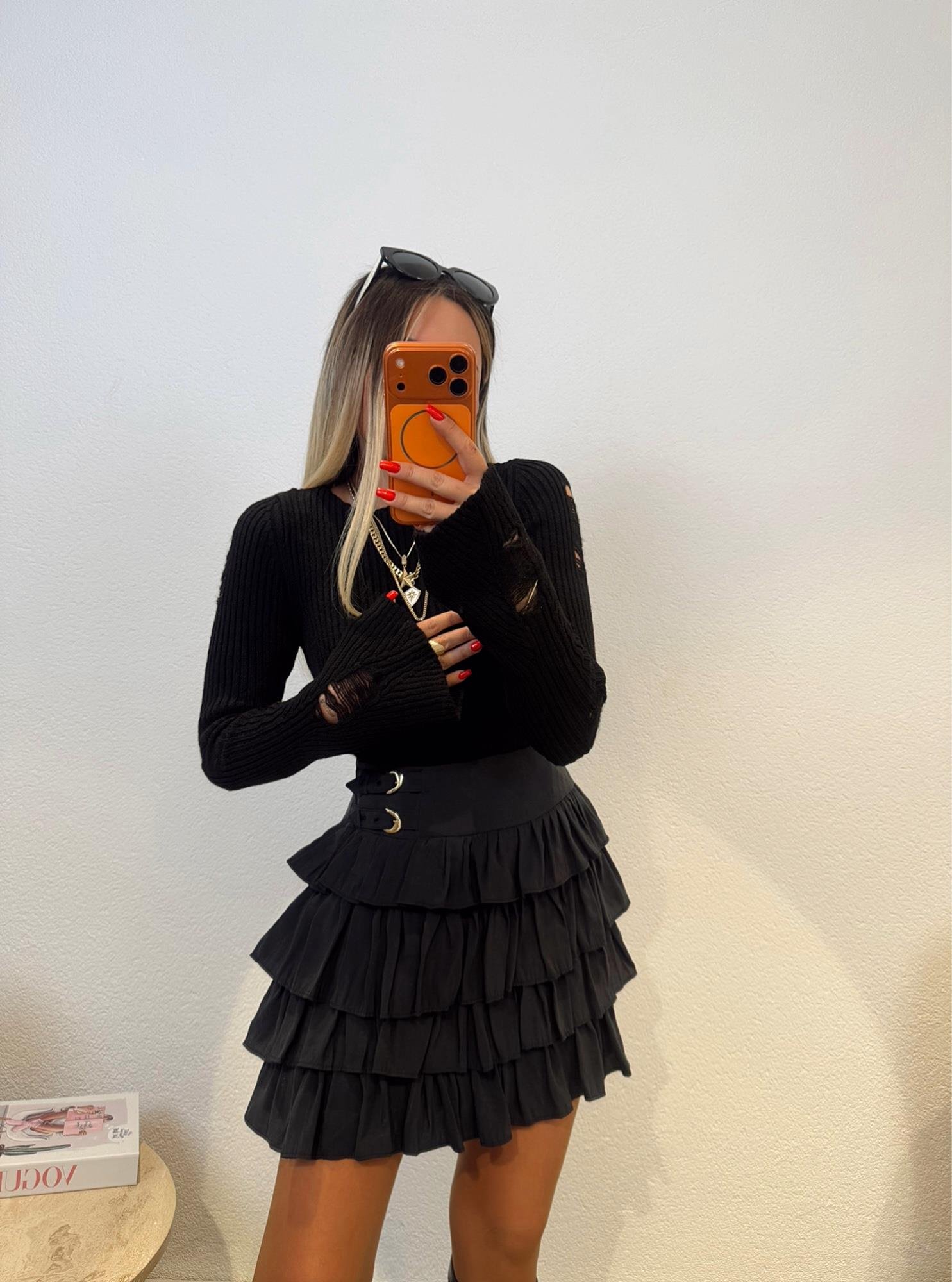 Bel Akseuar Detay Katlı Mini Siyah Etek
