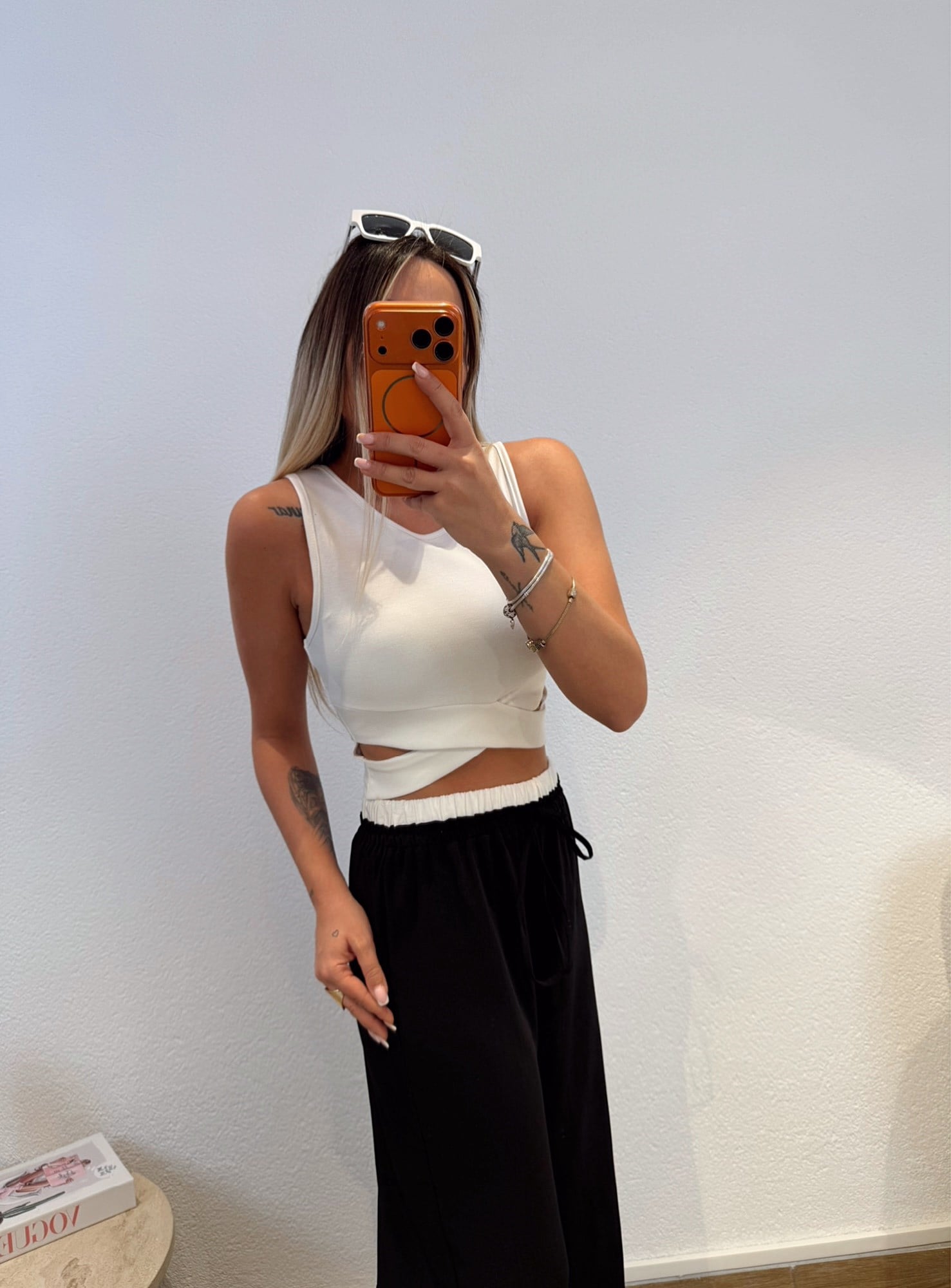 Bel Çapraz Detay Beyaz Crop