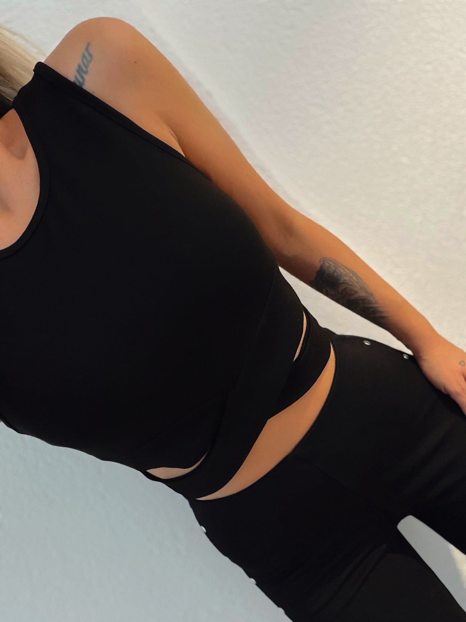 Bel Çapraz Detay Siyah Crop