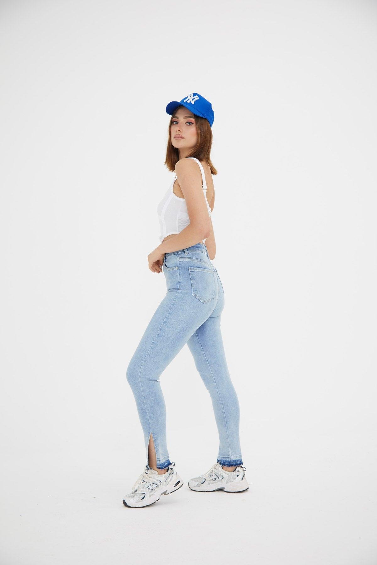 Bel detay taşlanmış mavi toparlayıcı jean