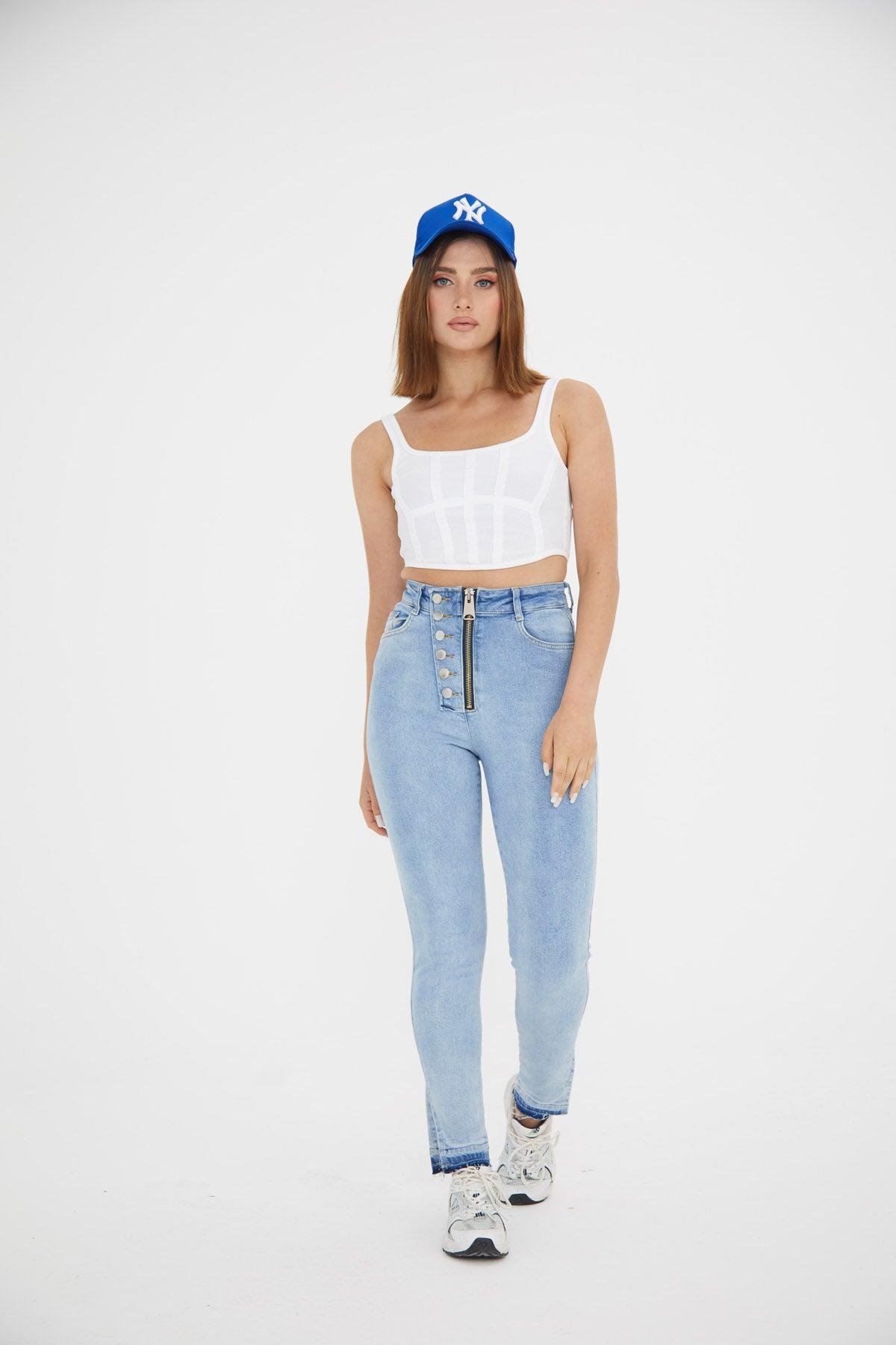 Bel detay taşlanmış mavi toparlayıcı jean