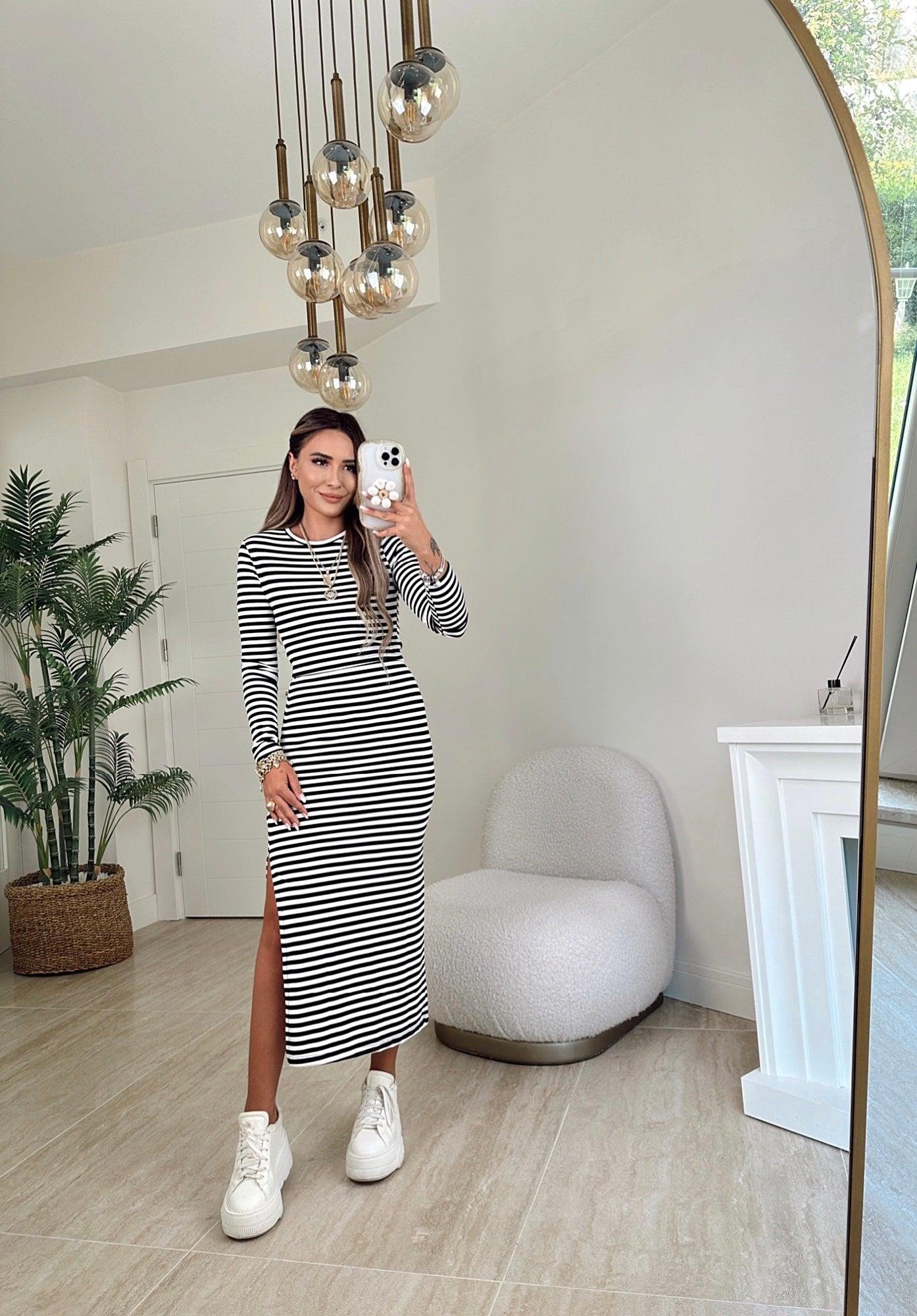 Beyaz Üzeri Siyah Çizgili Etek-Crop Takım