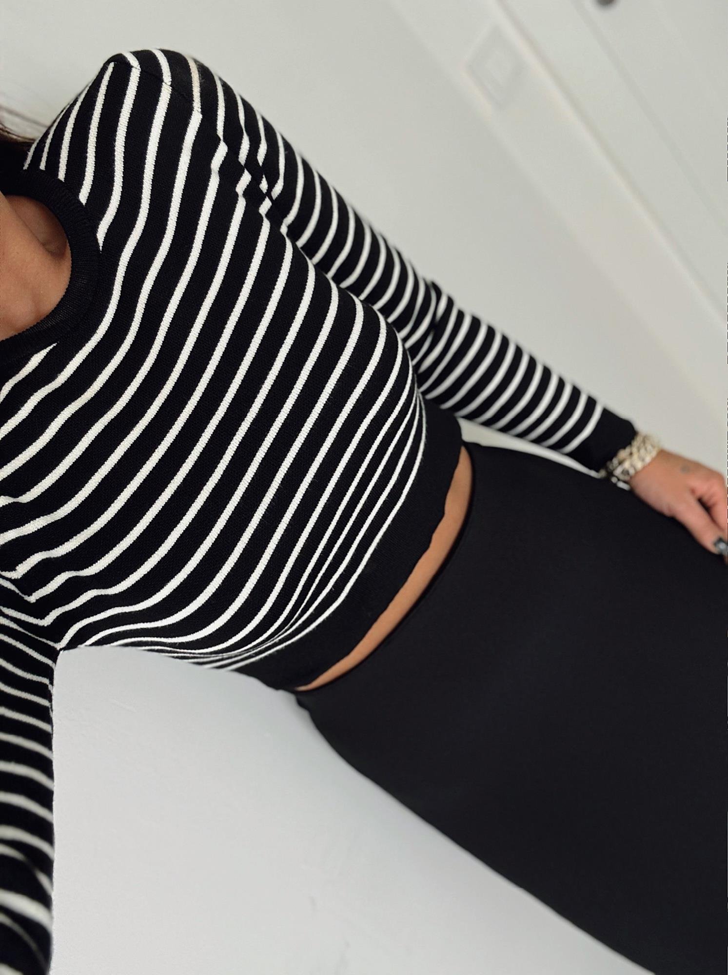 Bisiklet Yaka Çizgili Crop Kazak