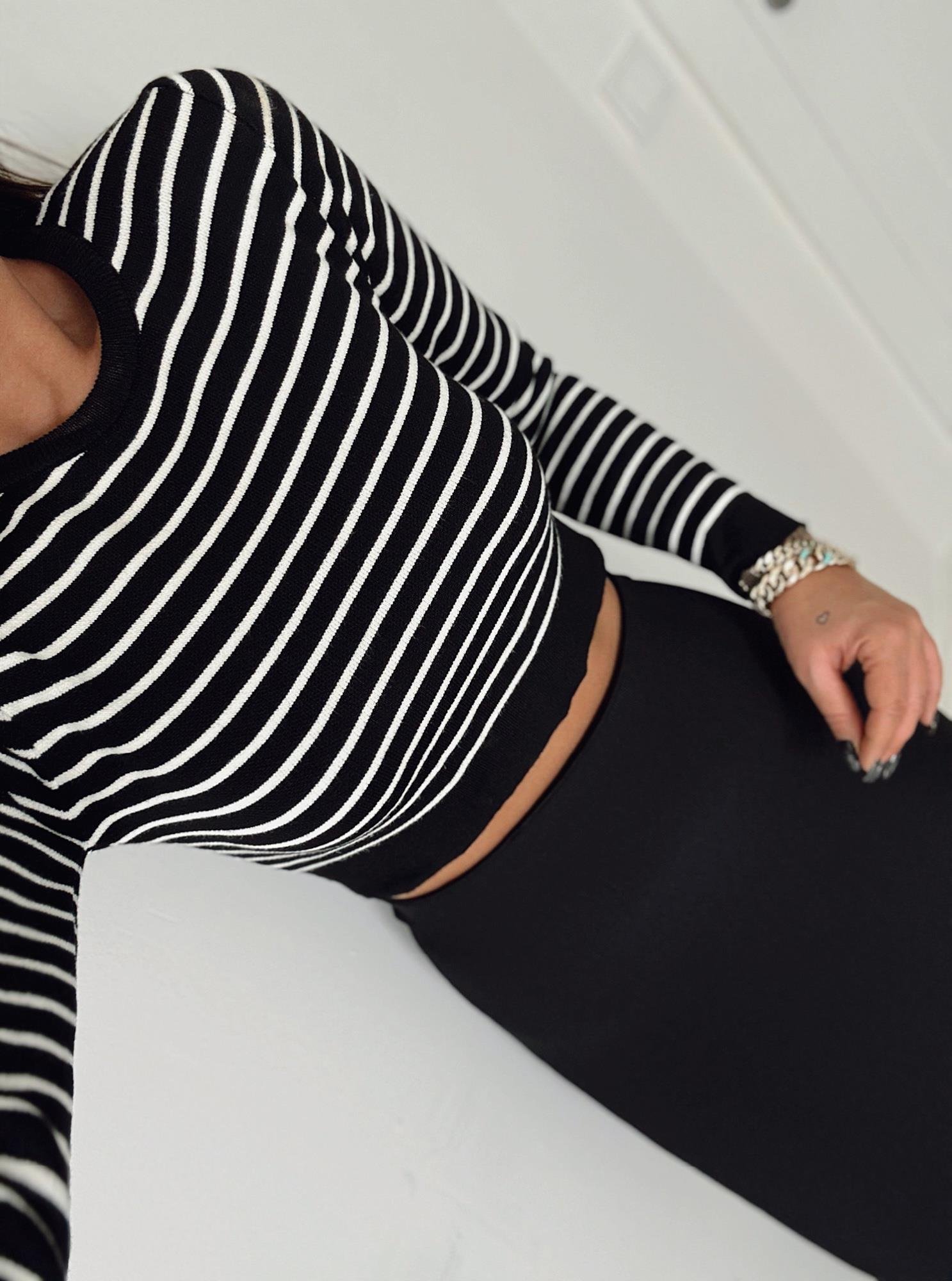 Bisiklet Yaka Çizgili Crop Kazak
