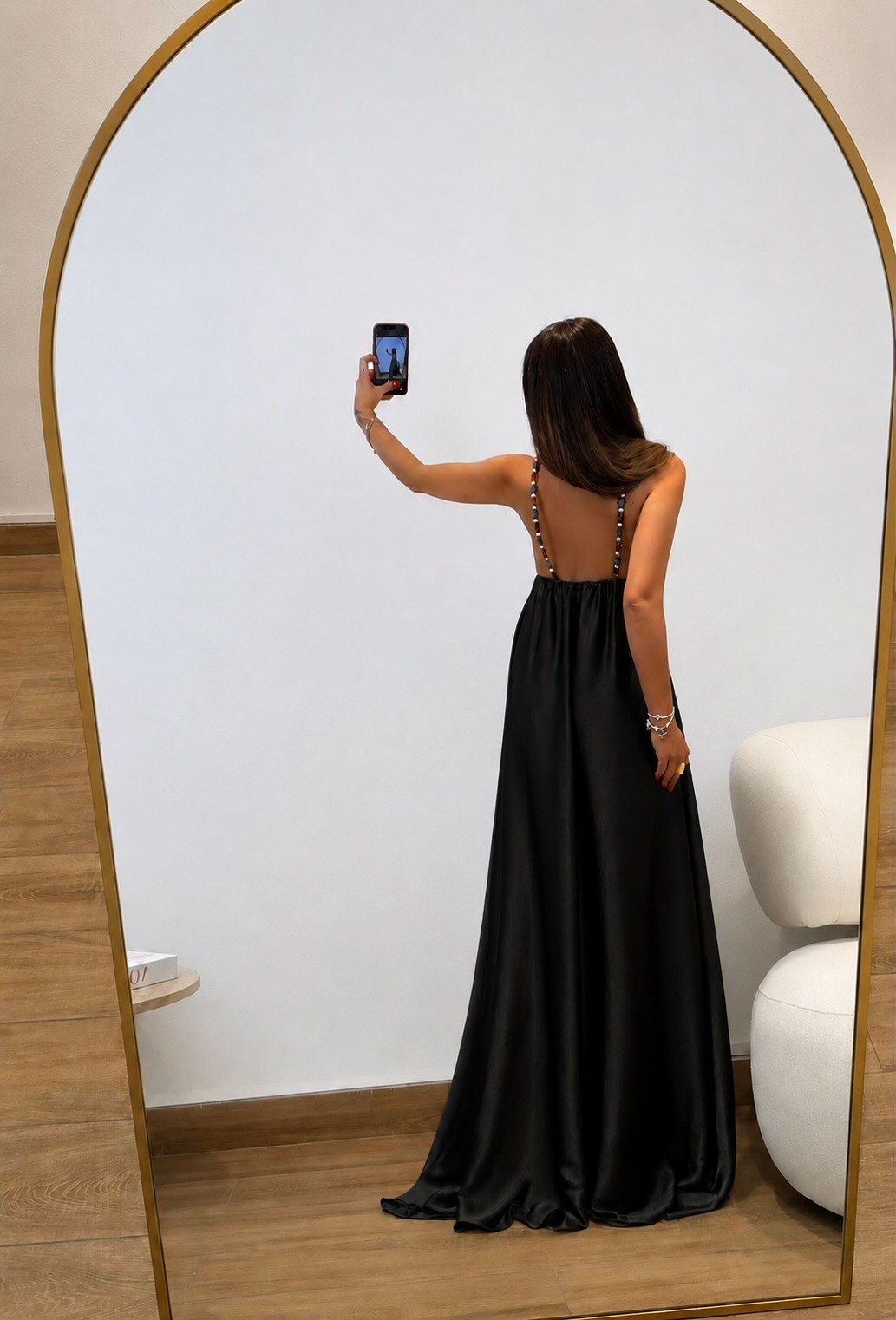 Boncuk Detay Siyah Saten Maxi Elbise