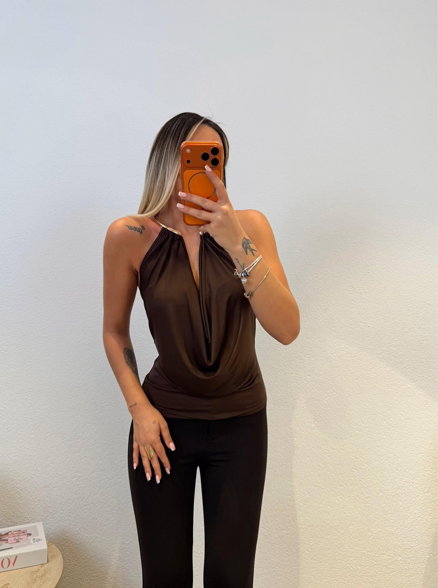 Boyun Aksesuarlı Kahve Bluz