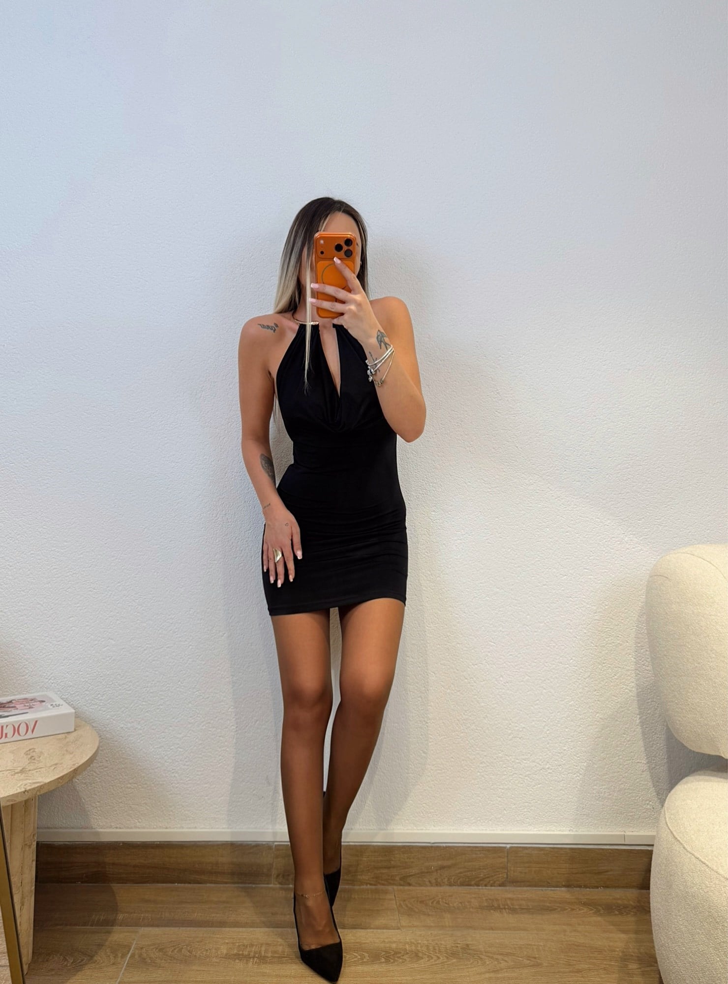 Boyun Aksesuarlı Siyah Mini Elbise
