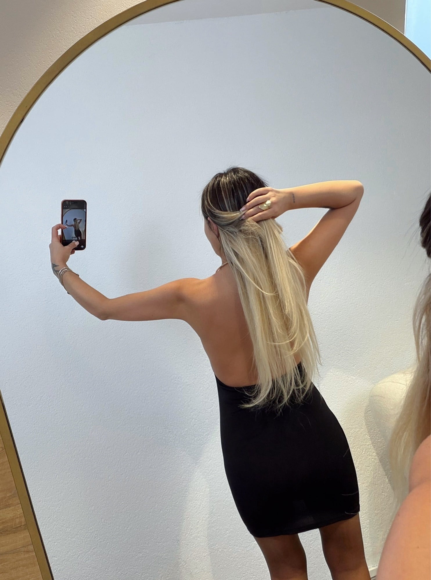 Boyun Aksesuarlı Siyah Mini Elbise