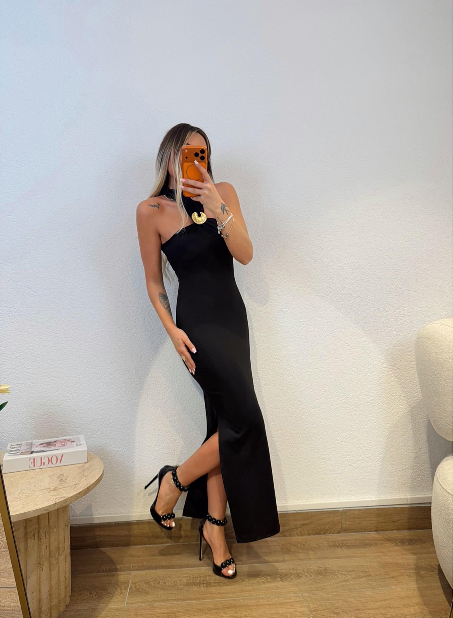 Boyun Gold Aksesuar Detay Yırtmaçlı Midi Boy Elbise