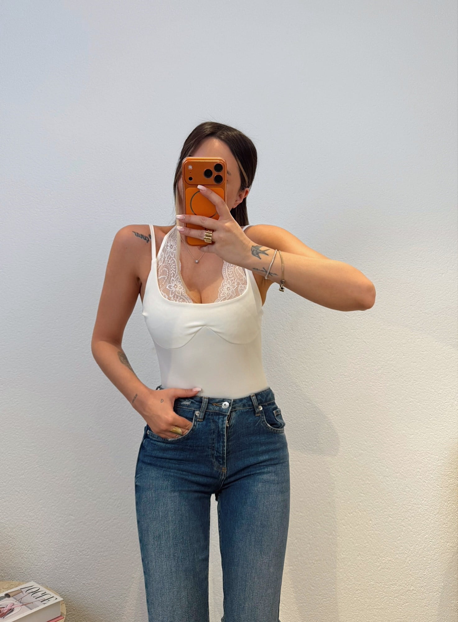Boyundan Bağlamalı Dantel Detay Beyaz Bodysuit