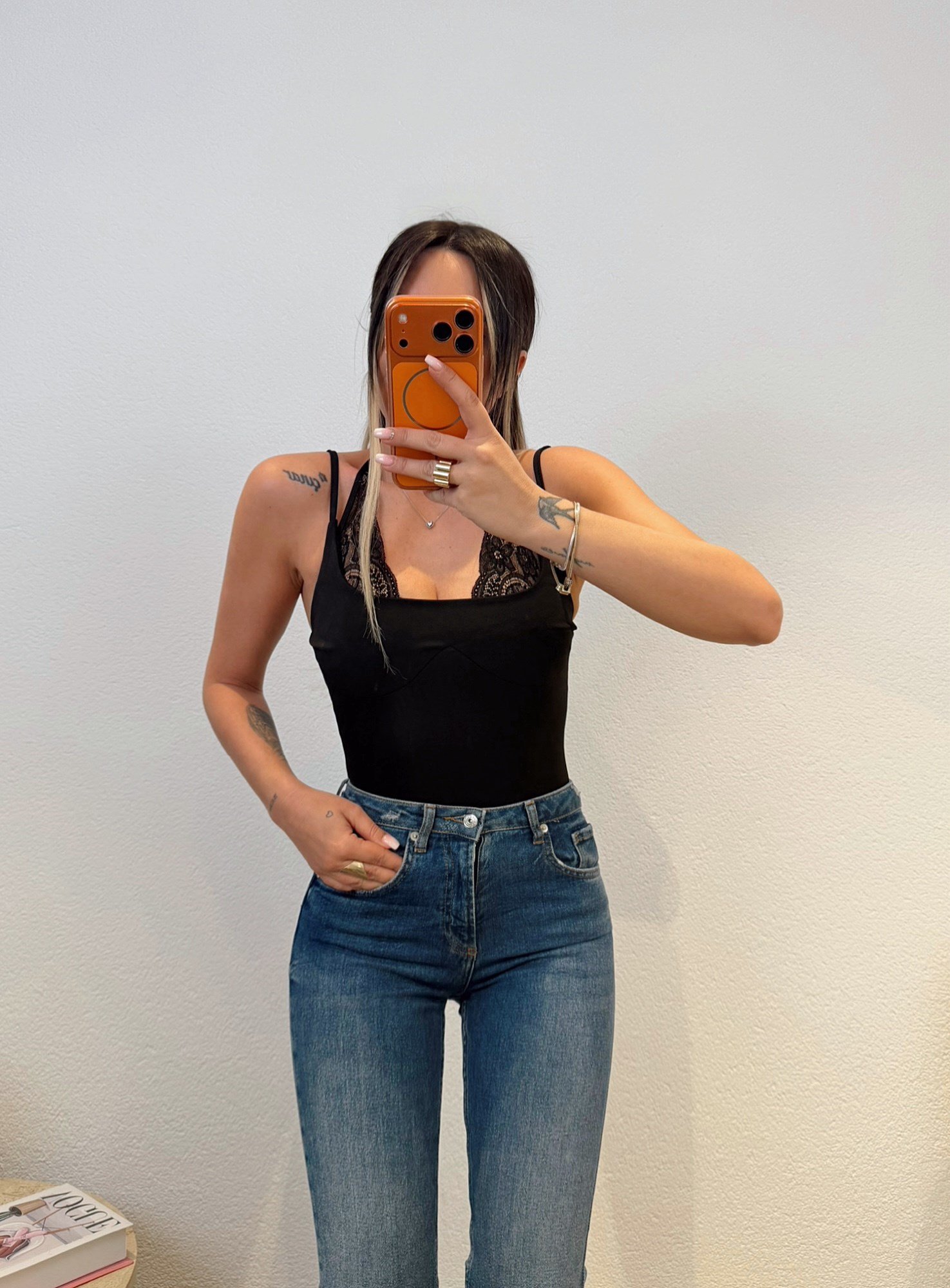 Boyundan Bağlamalı Dantel Detay Siyah Bodysuit