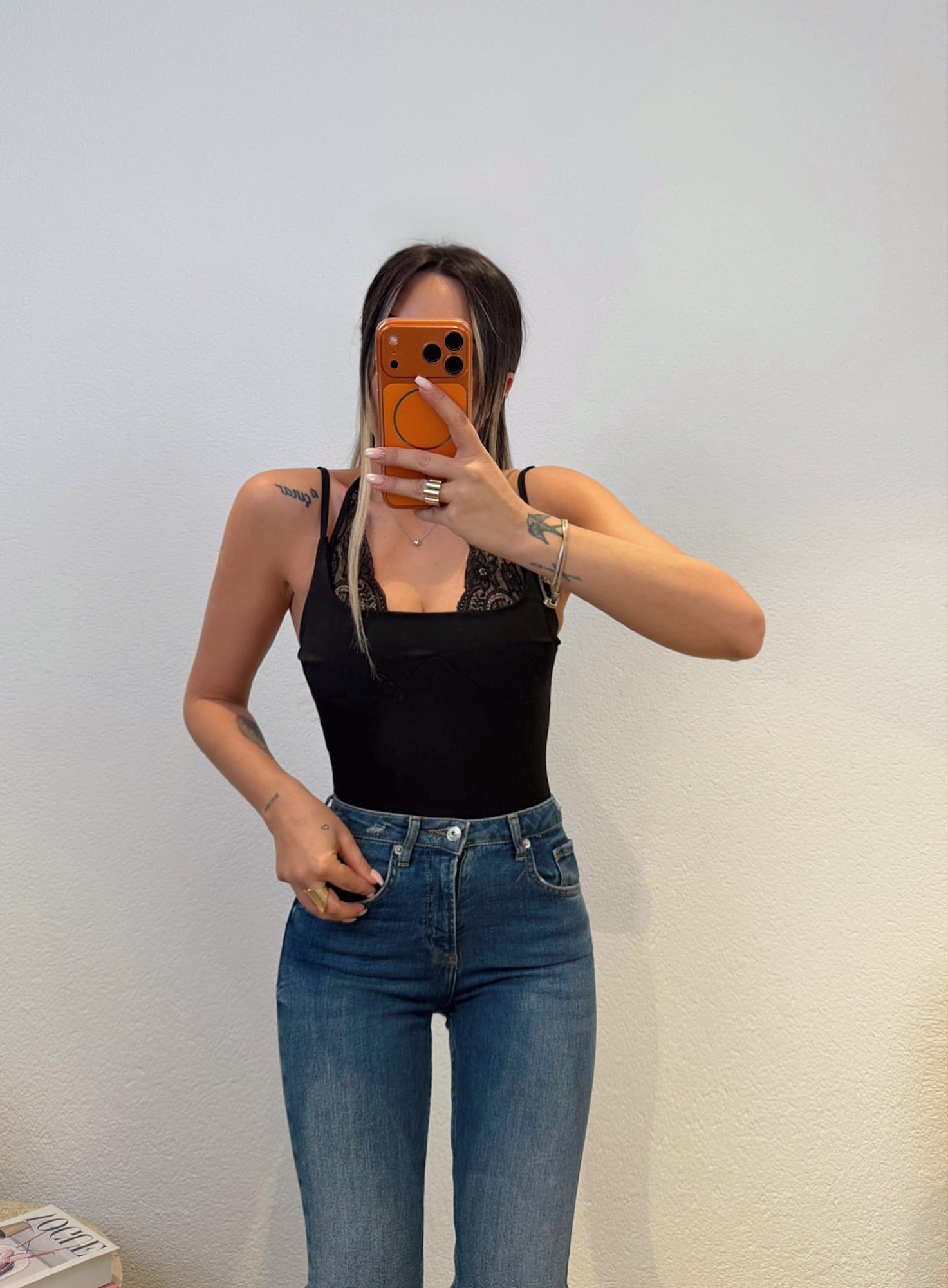 Boyundan Bağlamalı Dantel Detay Siyah Bodysuit