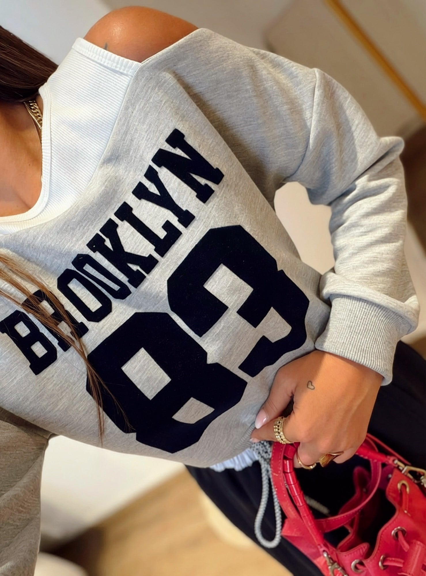 Brooklyn Baskı Omuz Detay Crop Sweat