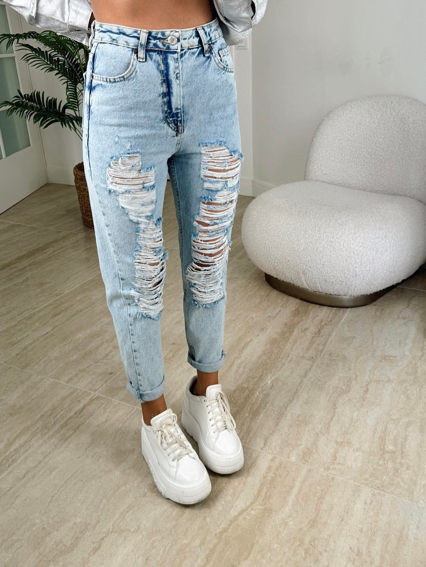 Çok Yırtıklı Buz Mavi Mom Jean