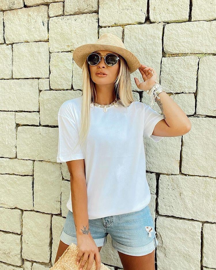 Deniz Kabuğu Kolye Detay Basic Tshirt