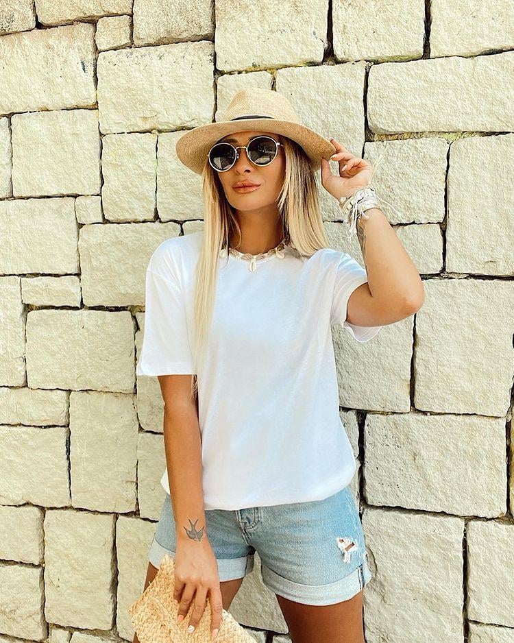 Deniz Kabuğu Kolye Detay Basic Tshirt