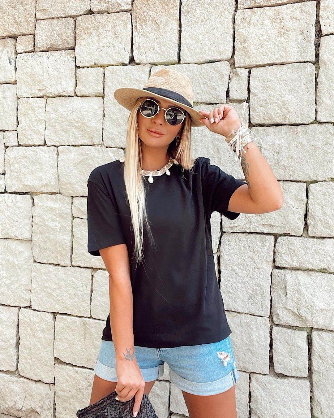 Deniz Kabuğu Kolye Detay Basic Tshirt
