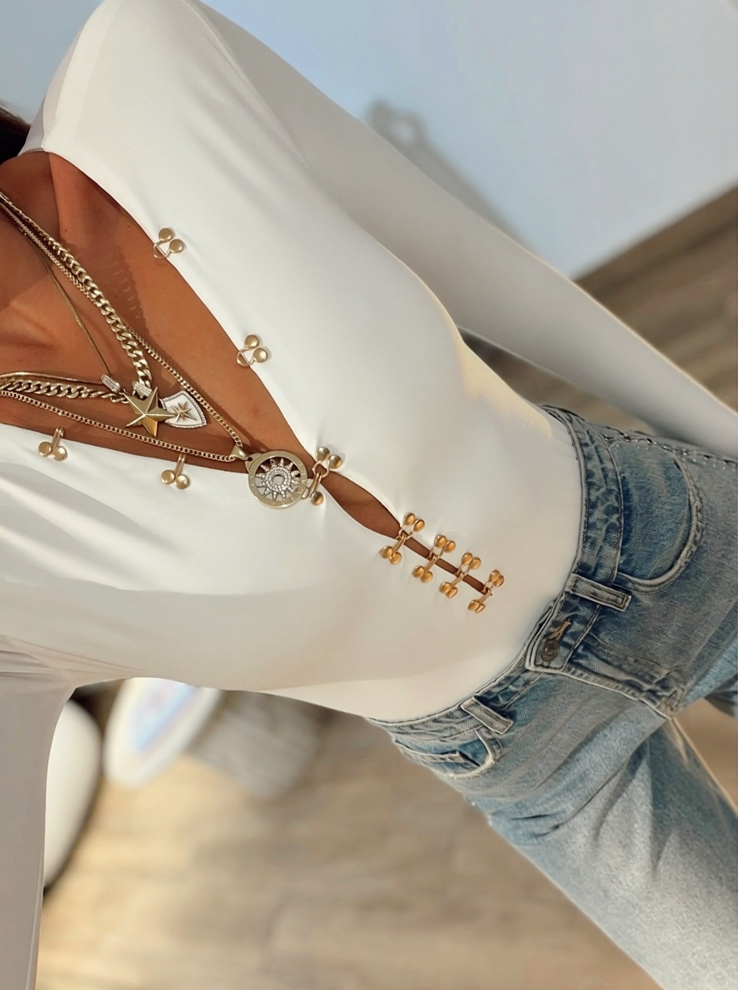 Derin V Agraflı Uzun Kol Beyaz Bodysuit