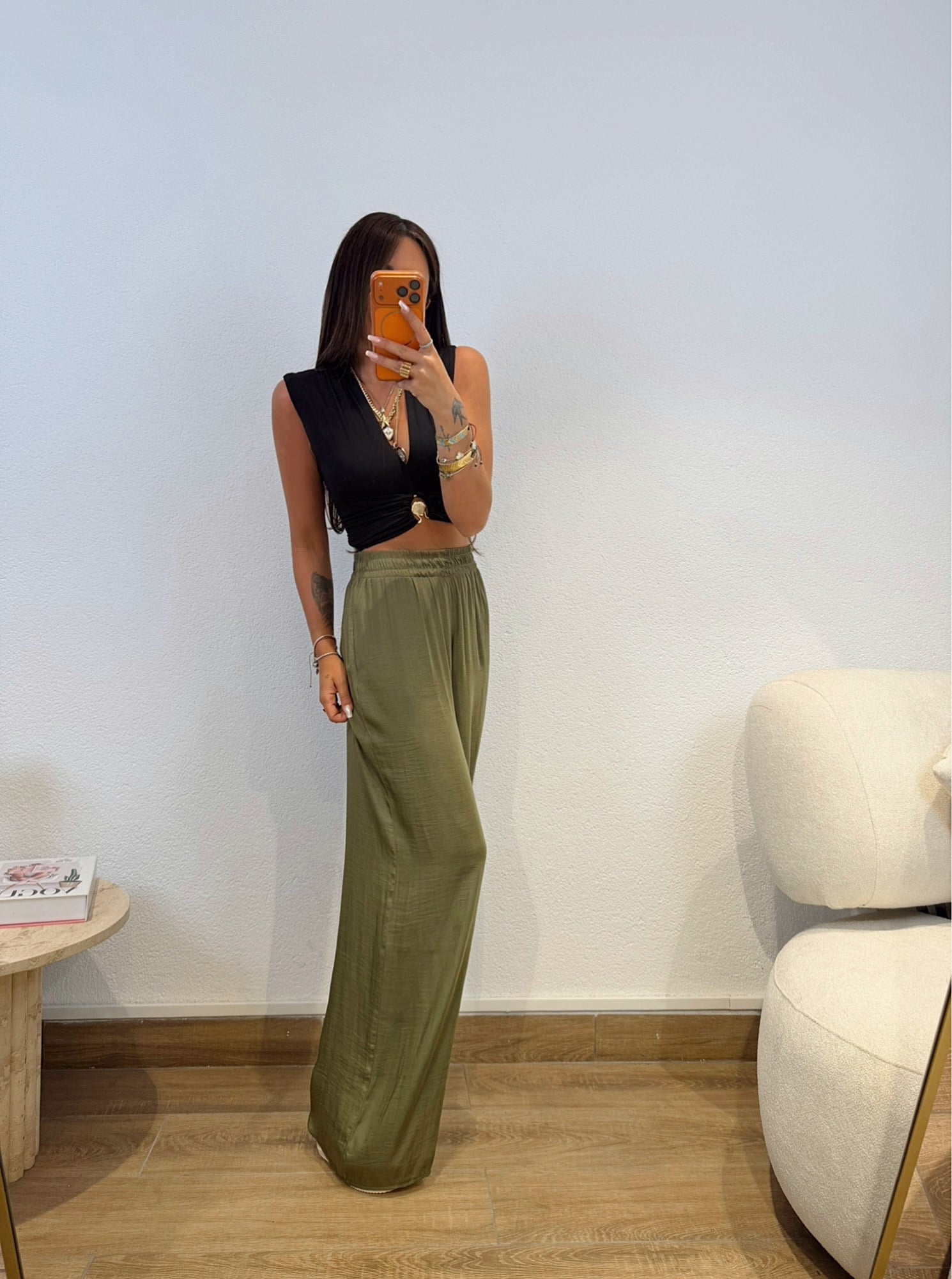 Derin V Gold Aksesuarlı Siyah Crop