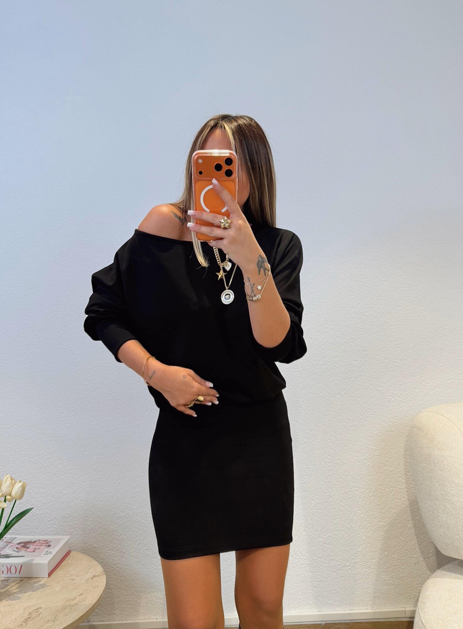 Düşük Omuz Pamuklu Siyah Mini Elbise