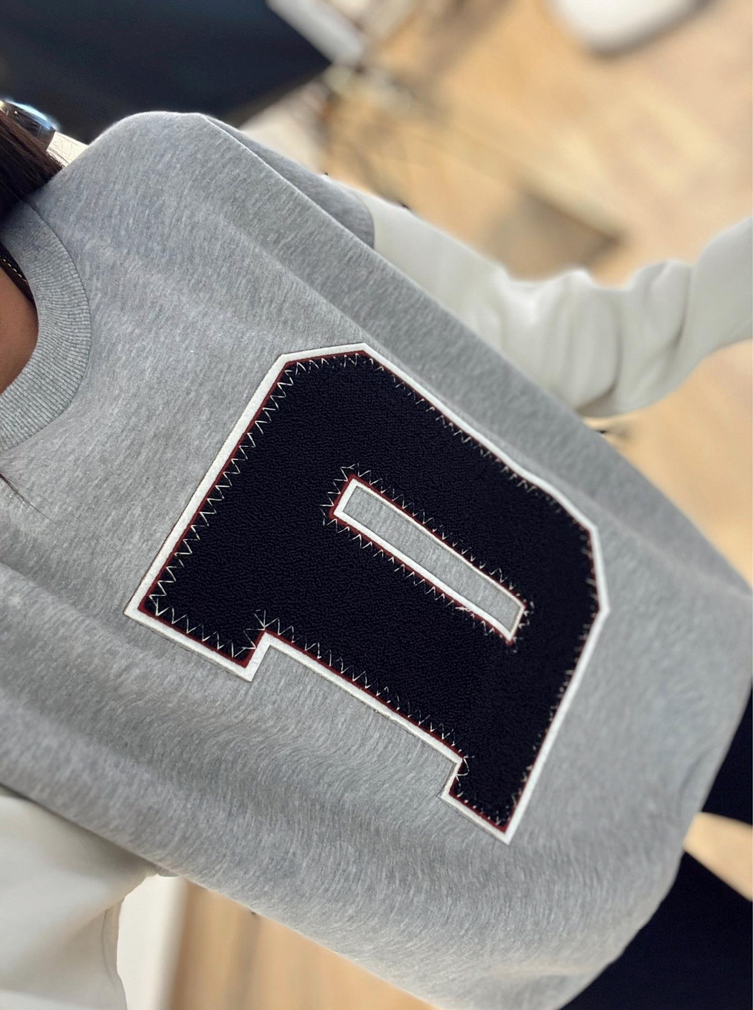 Ekru Kol Detay Şardonlu Gri Sweatshirt