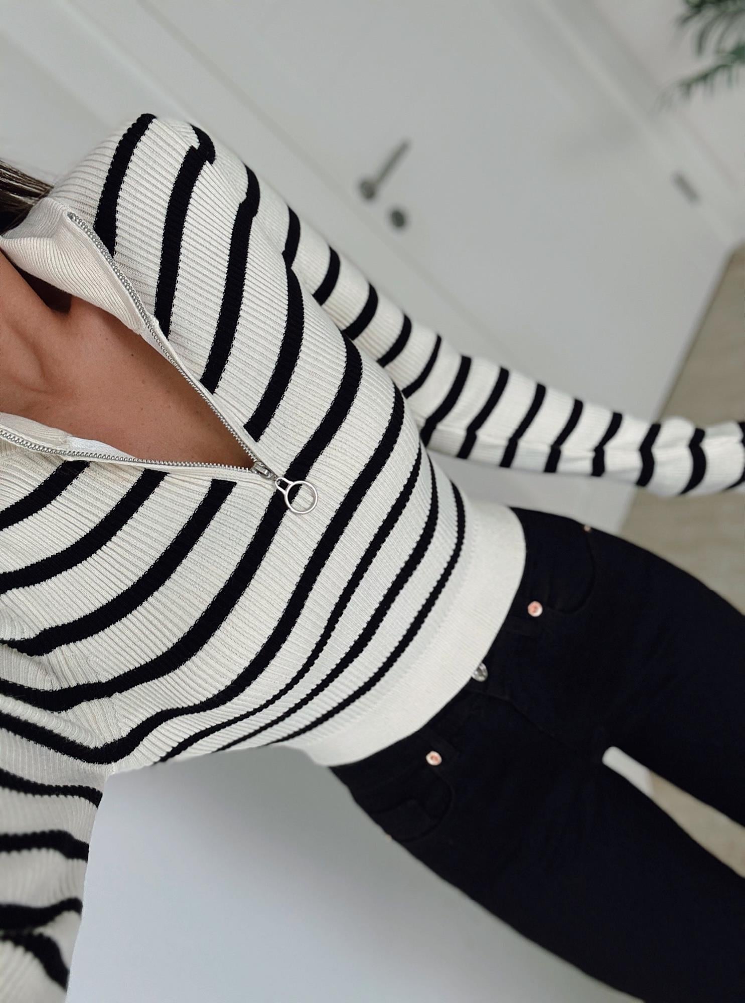 Fermuar Detay Ekru Çizgili Crop