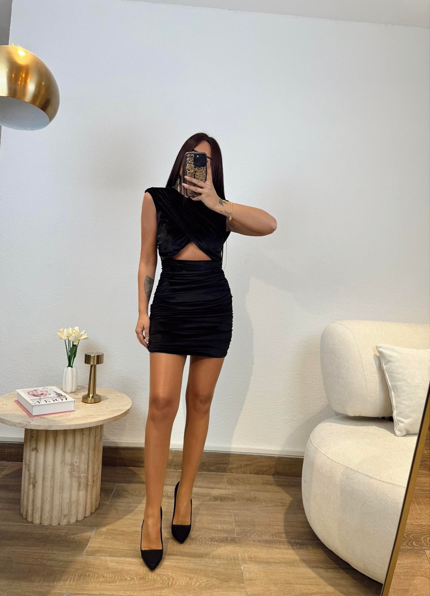 Göbek Dekolteli Kadife Siyah Mini Elbise