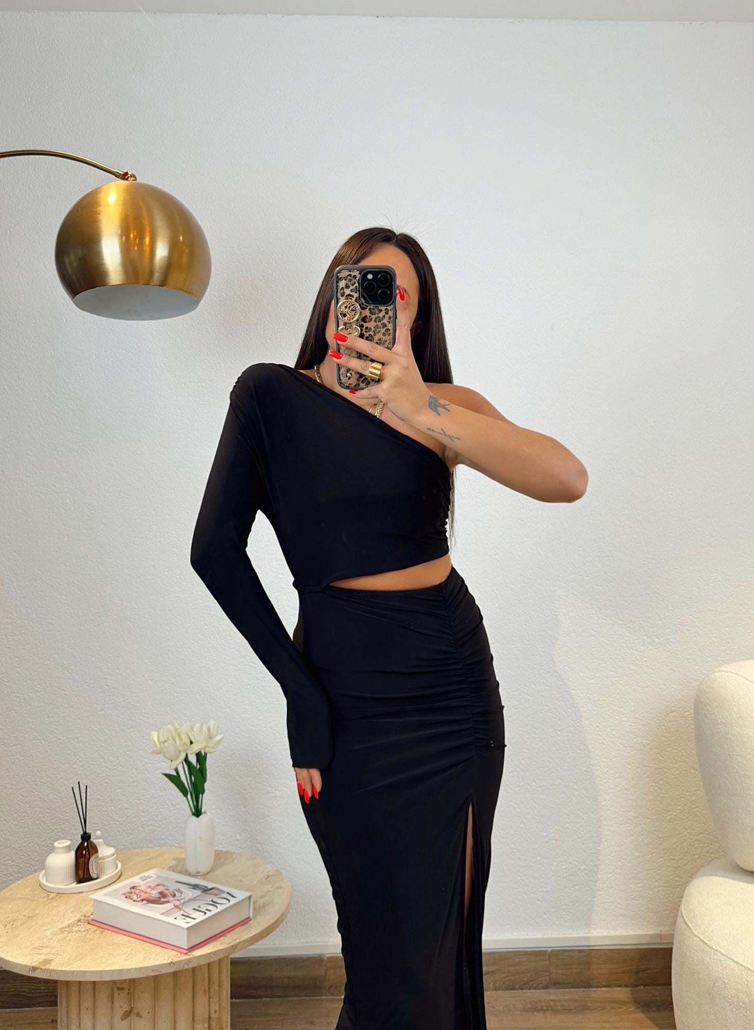 Göbek Dekolteli Yırtmaçlı Midi Boy Elbise