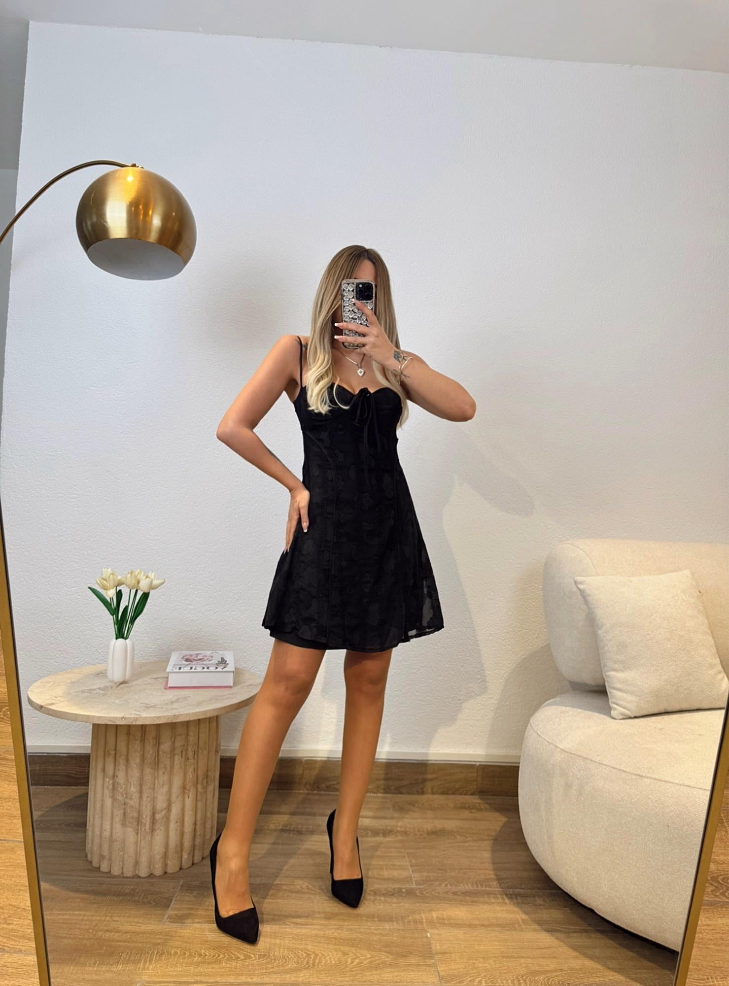 Göğüs Kuplu Nakış İşlemeli Mini Elbise