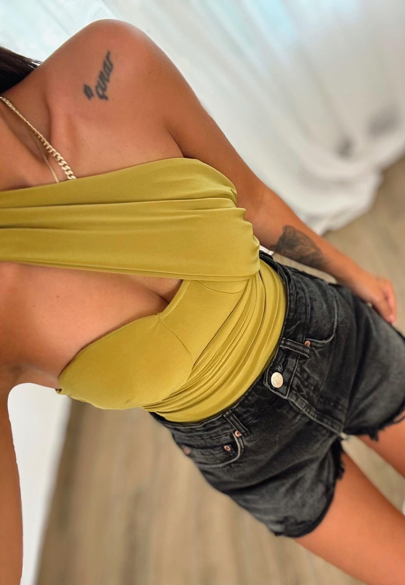 Göğüs Kuplu Tasarım Yağ Yeşili Bodysuit