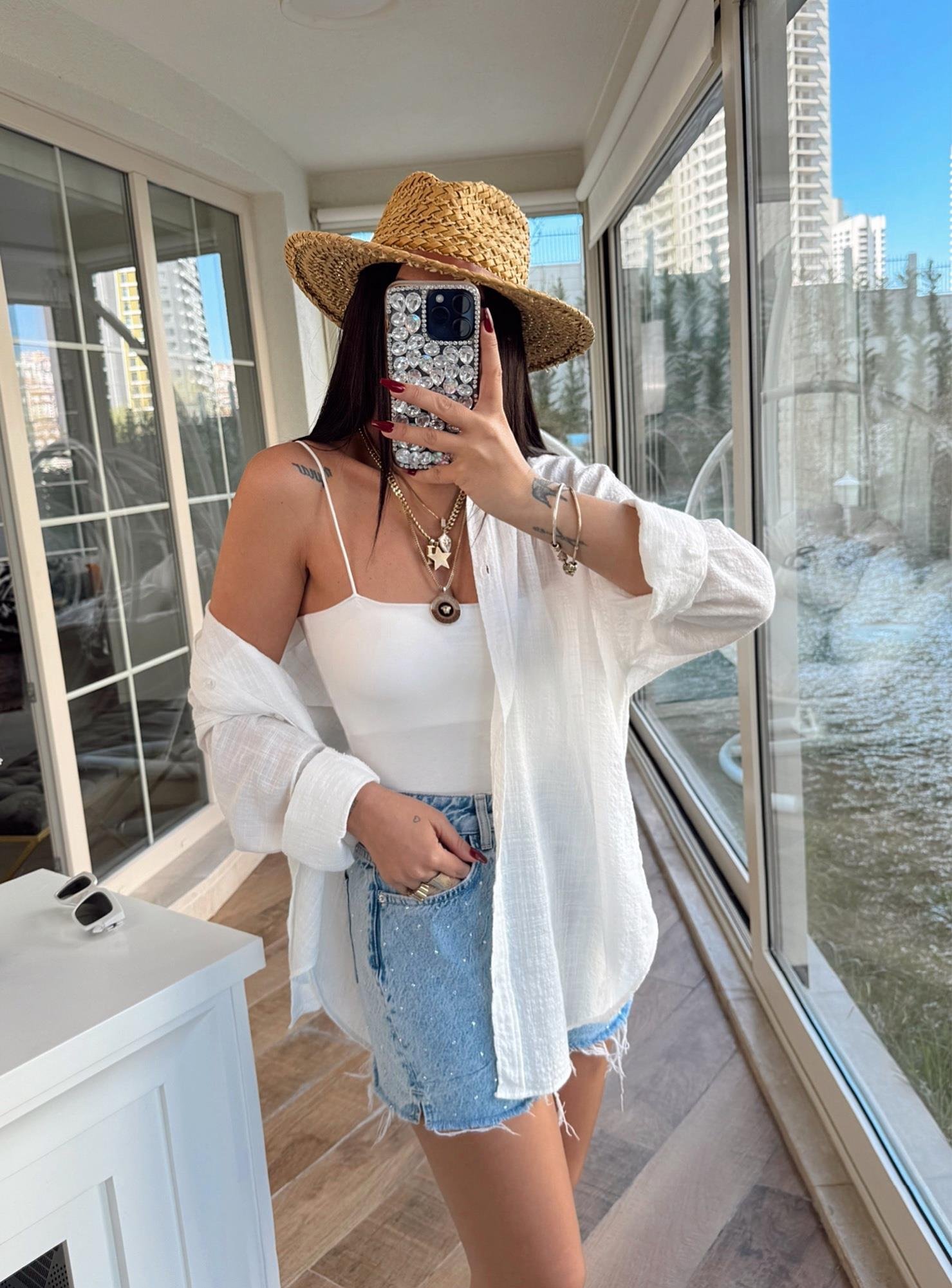 Göğüs Pedli Premium Lastik Askılı Beyaz Crop