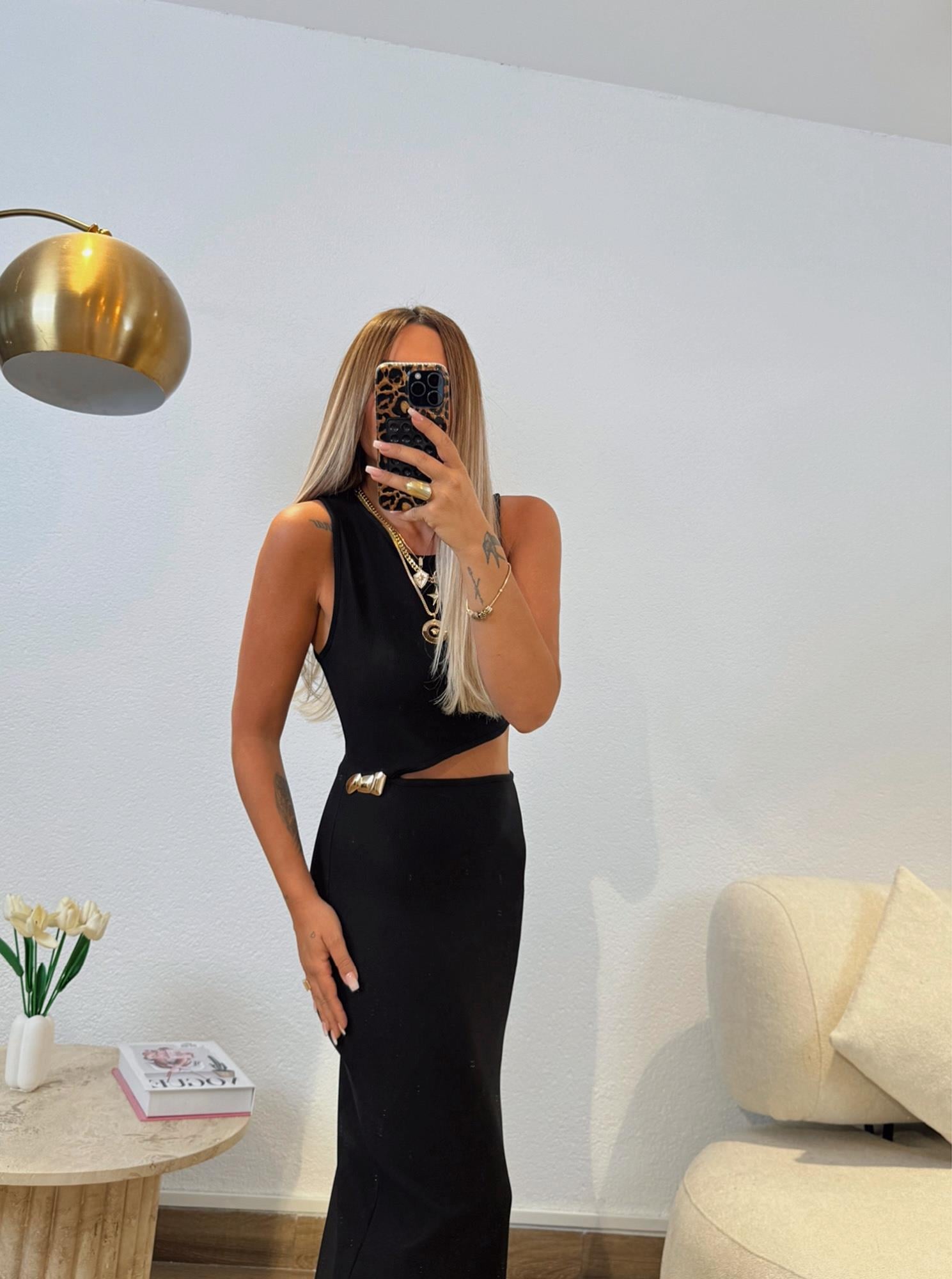 Gold Aksesuarlı Bel Detay Midi Elbise