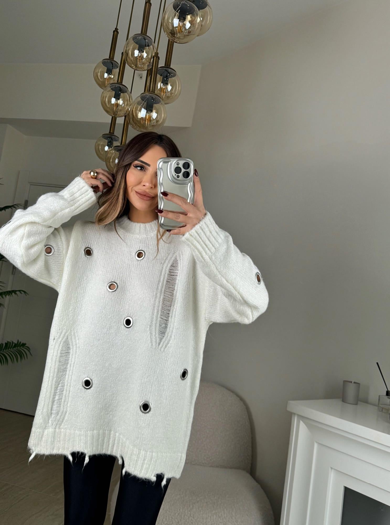Halka Detay Yırtıklı Ekru Oversize Kazak