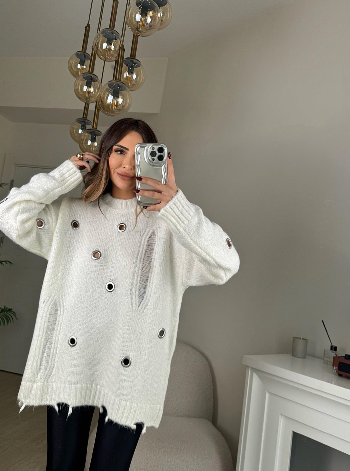 Halka Detay Yırtıklı Ekru Oversize Kazak