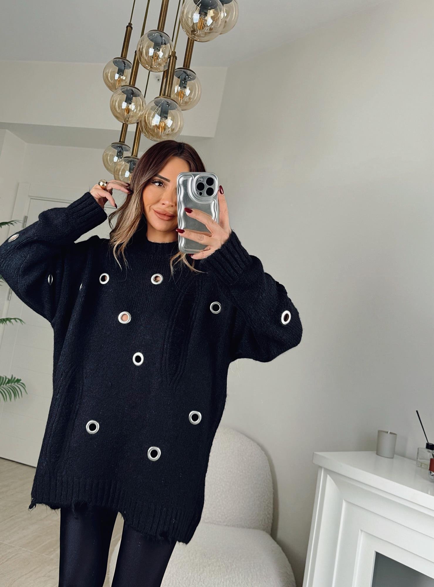 Halka Detay Yırtıklı Siyah Oversize Kazak
